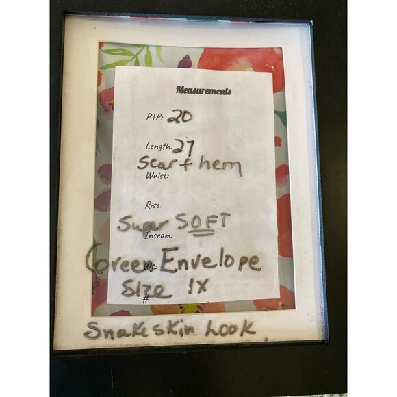 Green Envelope Women’s Blouse Plus Sz 1X Faux Snakeskin Pullover Top Long Sleeve - Picture 8 of 12